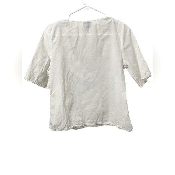 💚💚MUD PIE TOP WITH COLOR BEADED NECKLINE. - Picture 2 of 5